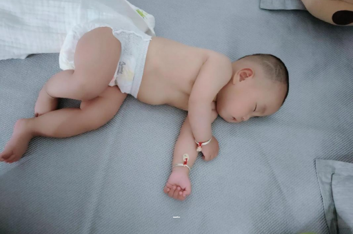 濮阳宝宝胳膊上起红疙瘩